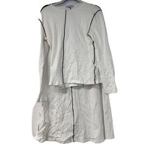 Since 2005 Large Pleated White Ribbed 2 piece set with Dark Edges